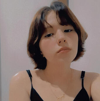 It's me. White skin, short, brown and straight hair. Brown eyes.